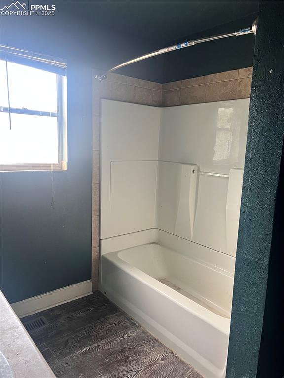 Image 12 of 17: Bathroom