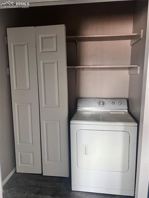 Image 14 of 17: Laundry