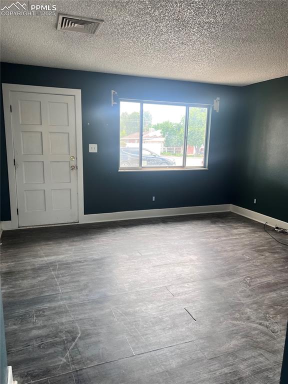 Image 2 of 17: Living room