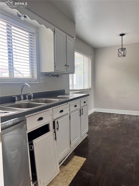 Image 4 of 17: Kitchen