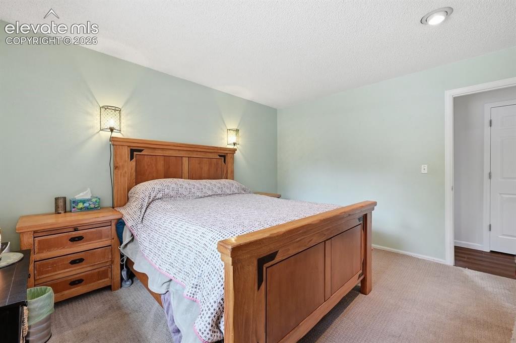 Image 14 of 33: Bedroom