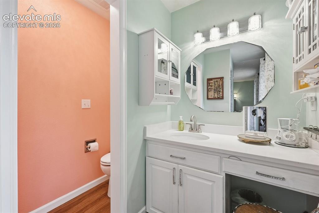 Image 16 of 33: Bathroom