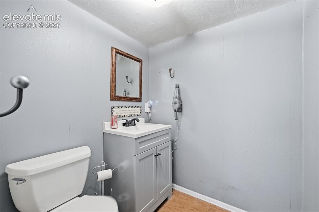 Image 19 of 33: Bathroom