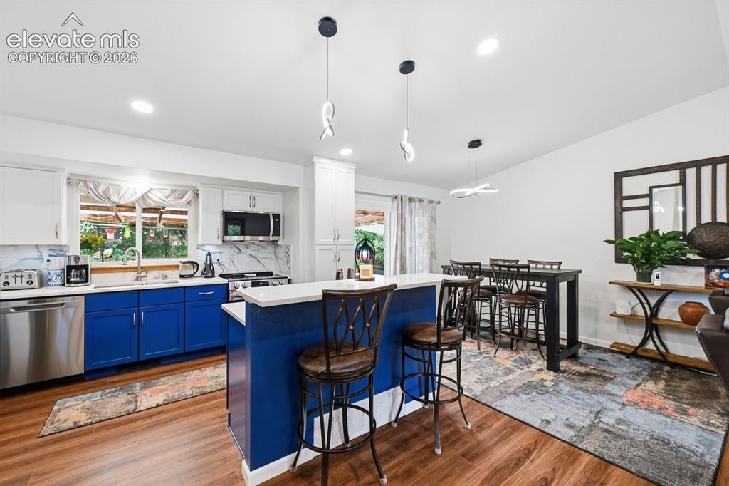 Image 9 of 33: Kitchen