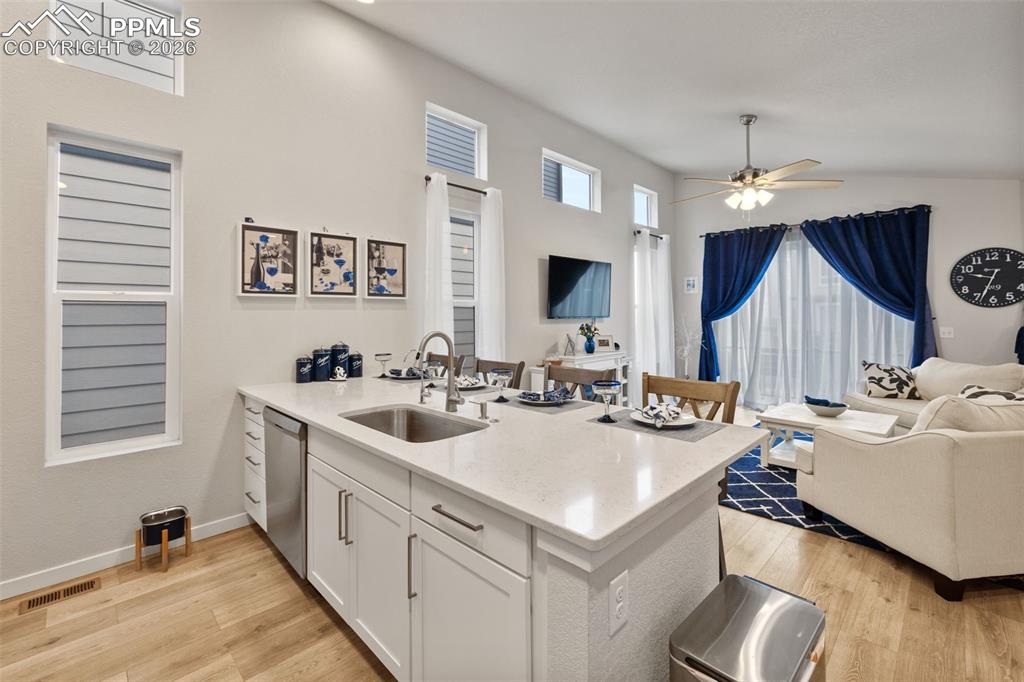 Image 15 of 39: Kitchen