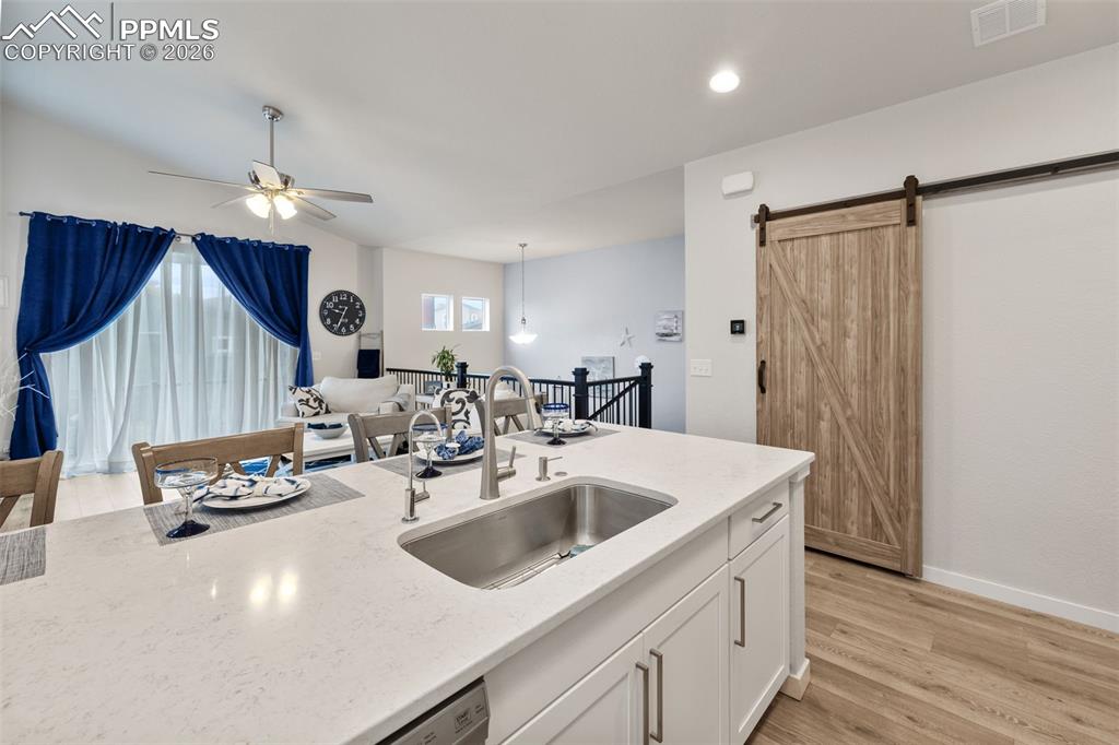 Image 16 of 39: Kitchen