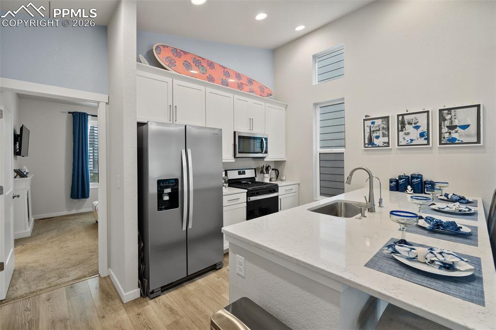 Image 19 of 39: Kitchen