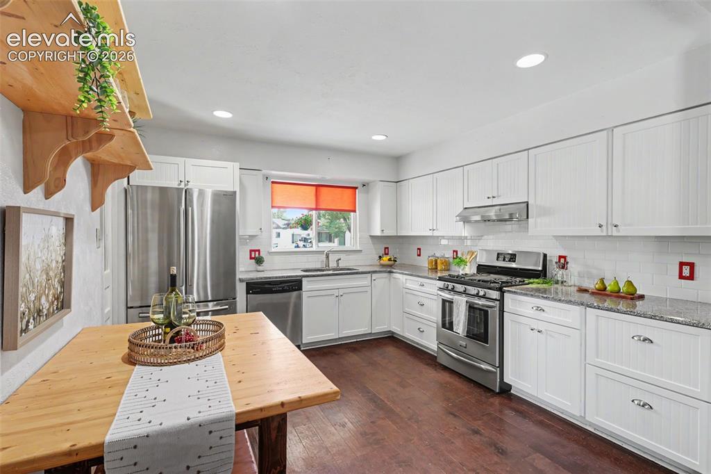 Image 11 of 36: Kitchen