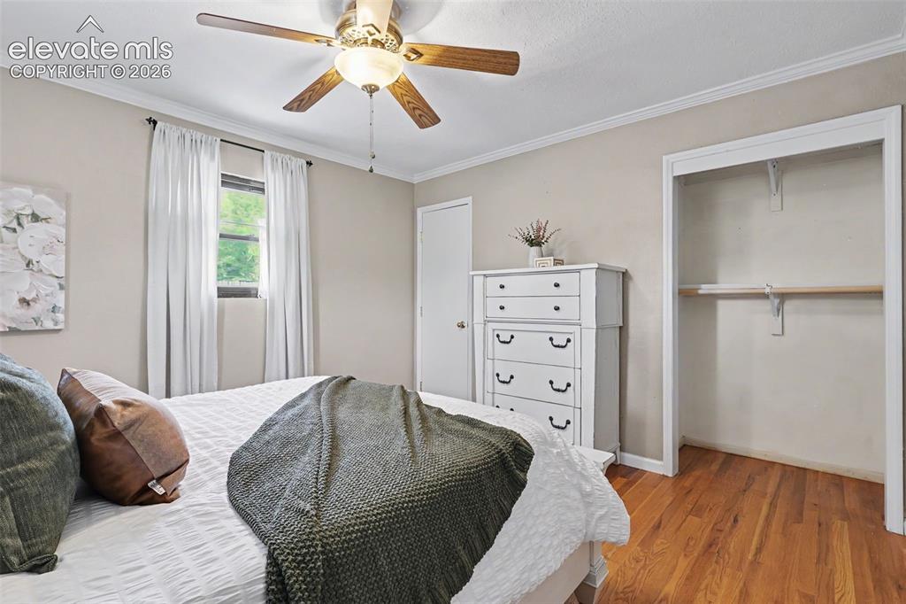 Image 19 of 36: Bedroom