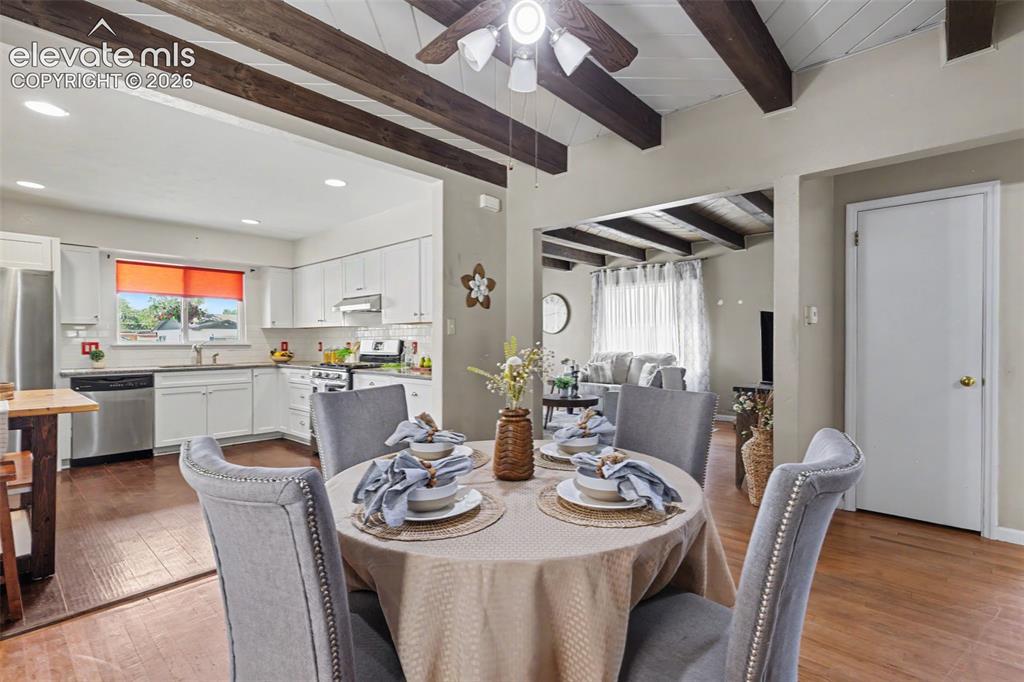Image 8 of 36: Dining Area
