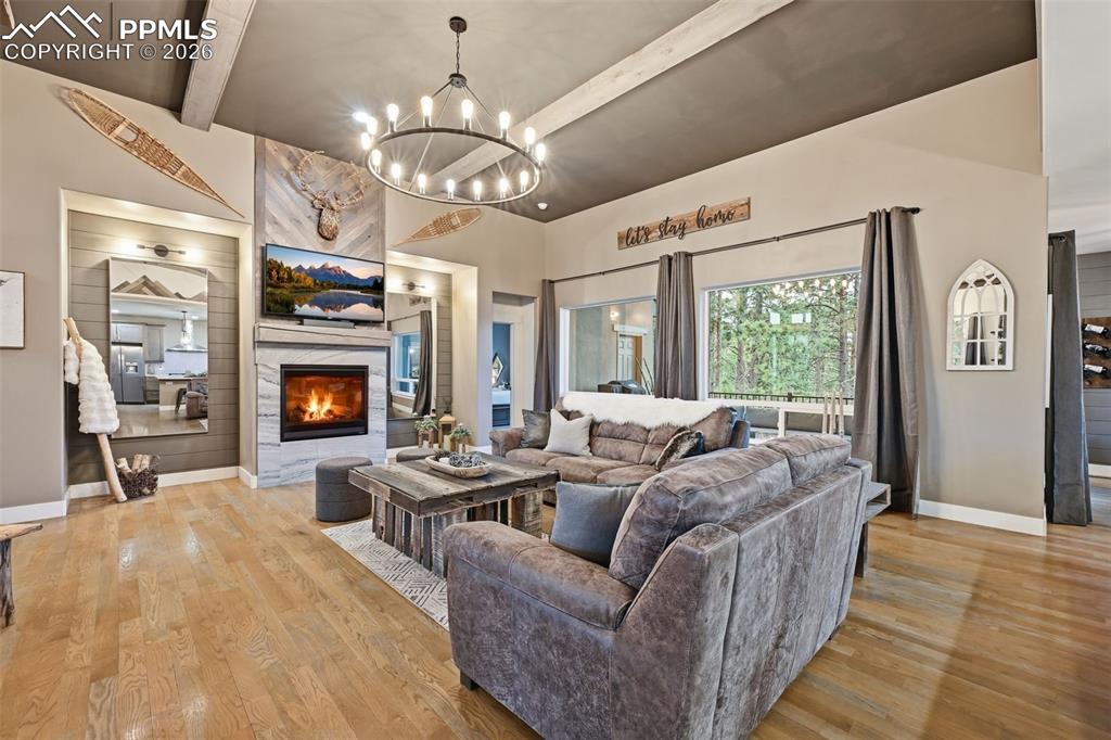 Image 11 of 50: Living Room