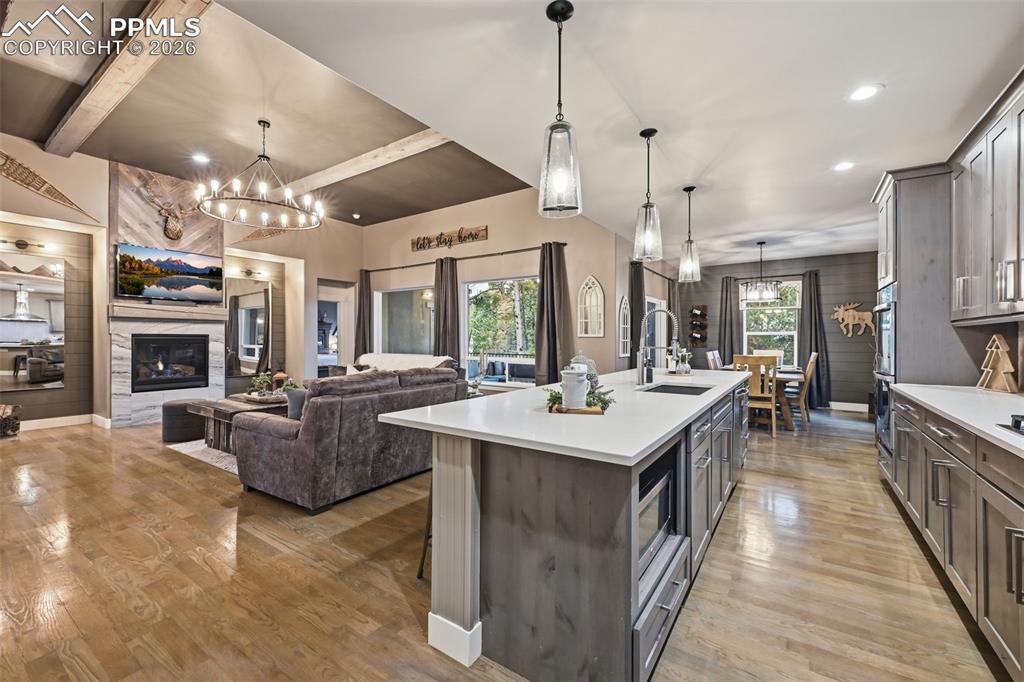 Image 17 of 50: Kitchen