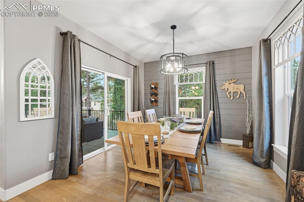 Image 18 of 50: Dining Area