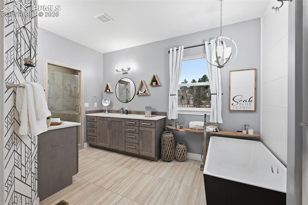 Image 25 of 50: Owner