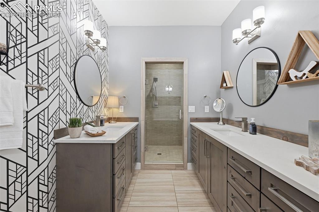 Image 26 of 50: Owner