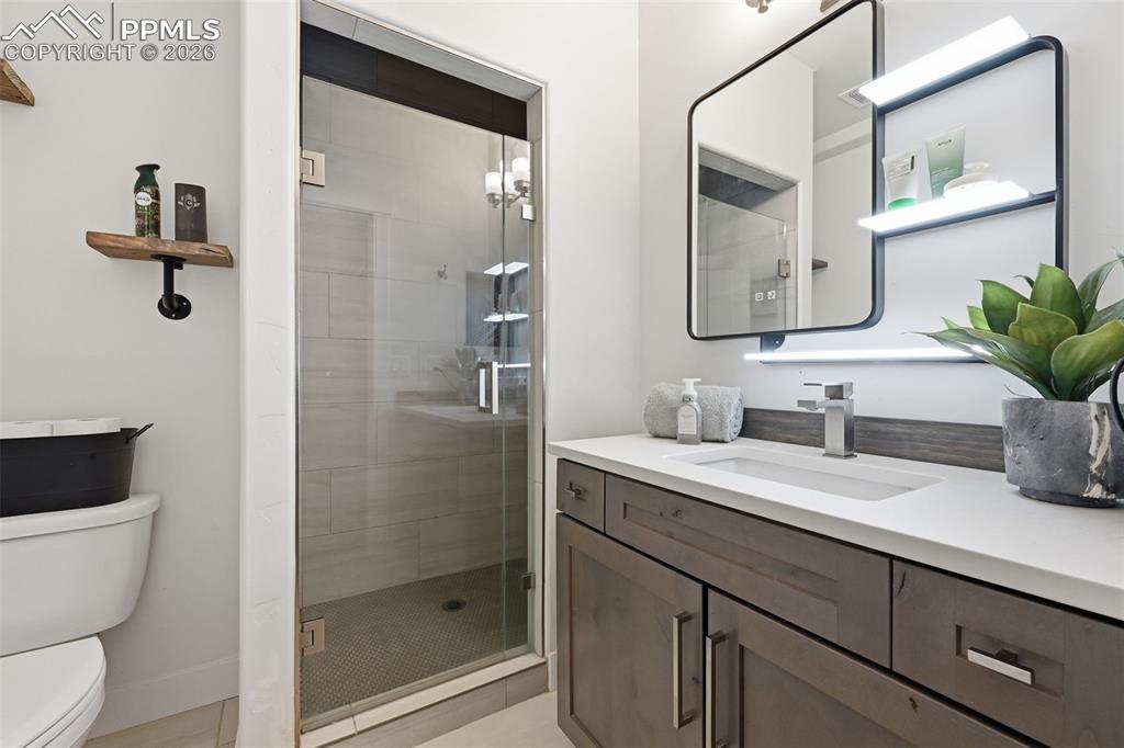 Image 36 of 50: JR Ensuite - Basement