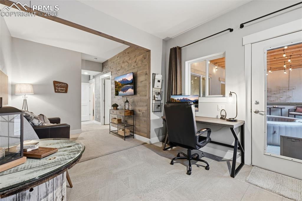 Image 39 of 50: Sitting Room