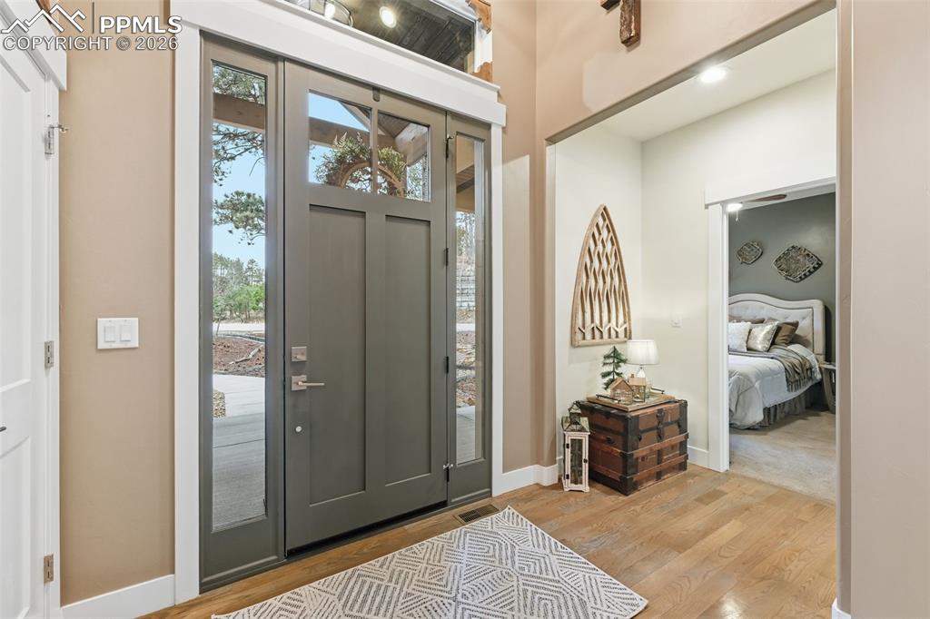 Image 6 of 50: Entry