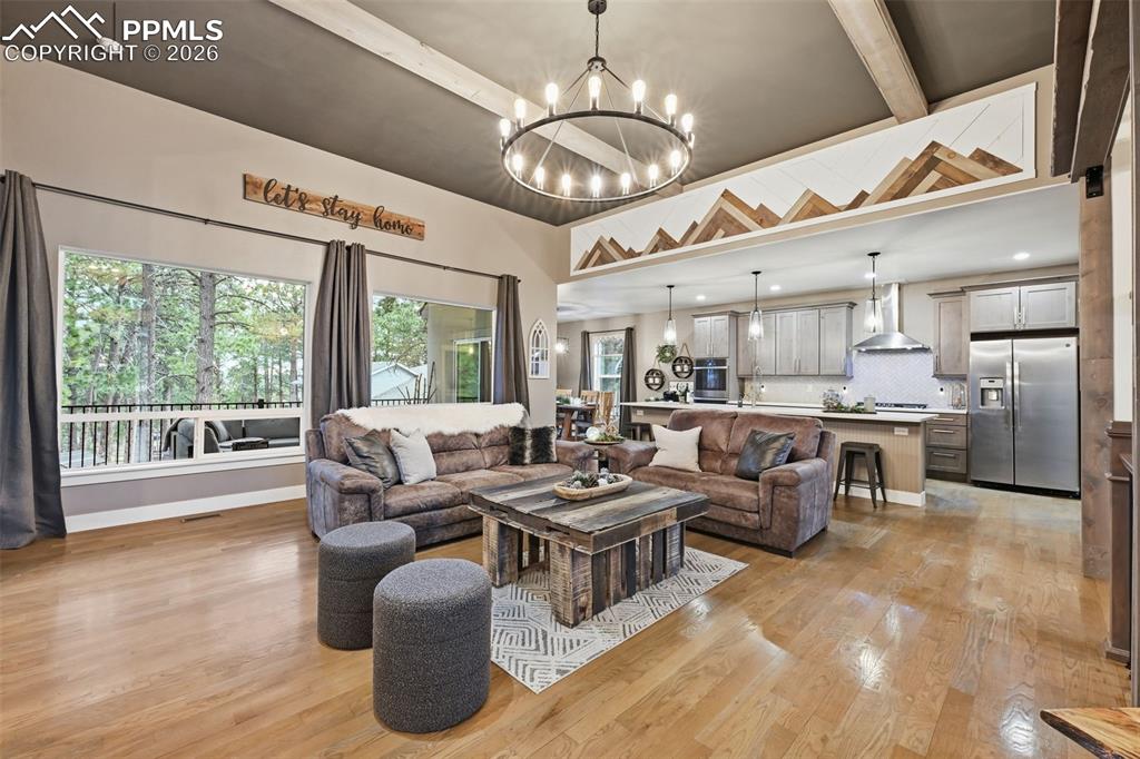 Image 8 of 50: Living Room