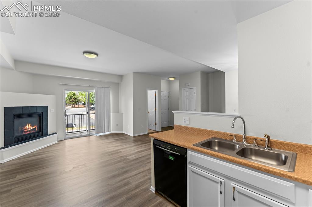 Image 11 of 31: Kitchen