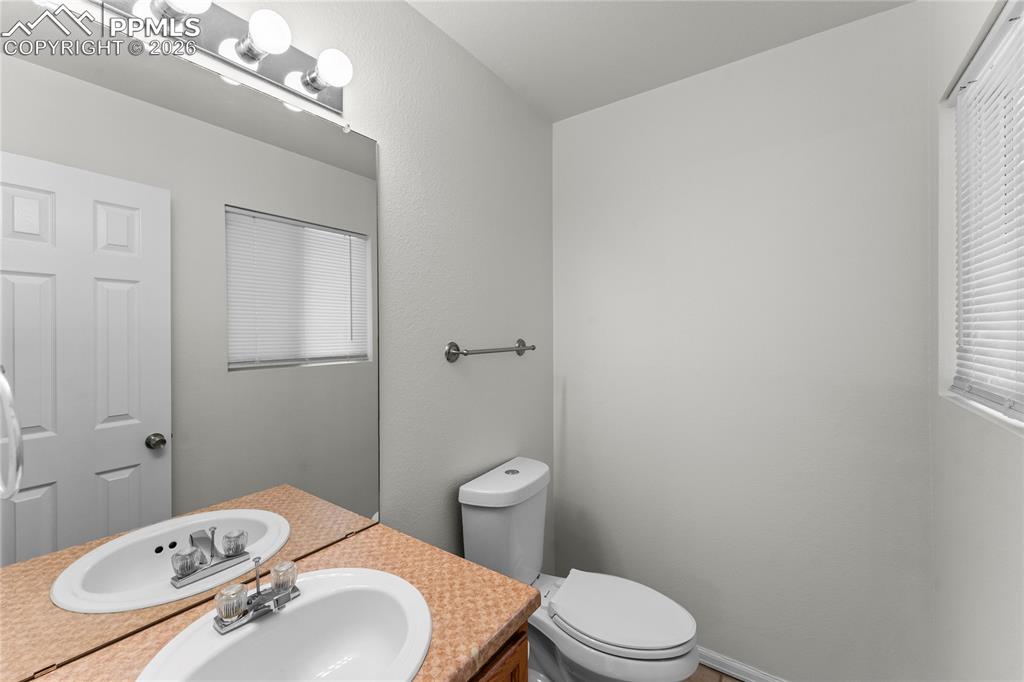 Image 4 of 31: Bathroom