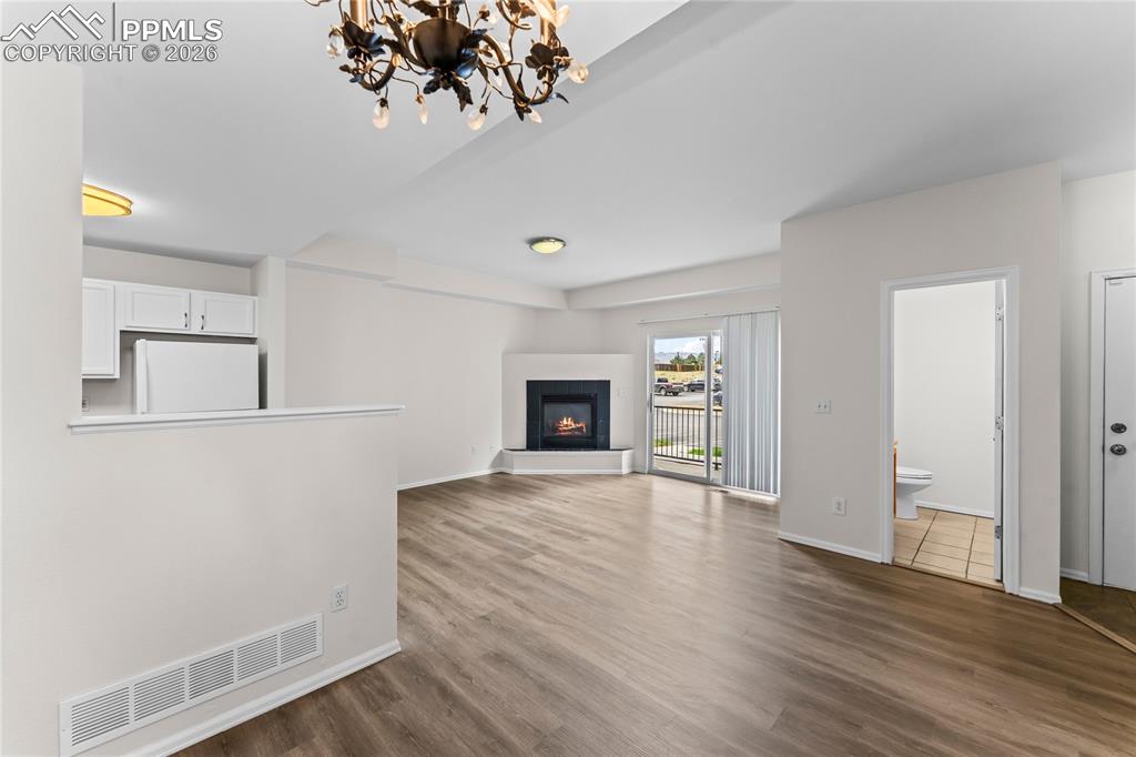 Image 6 of 31: Living Room