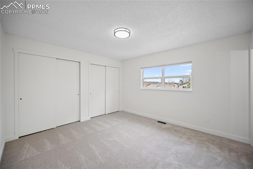 Image 16 of 25: Open Floor Plan