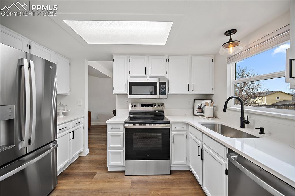 Image 9 of 25: New Trendy Lighting