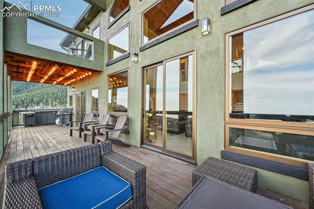 Image 10 of 50: Additional view of the living room walk out