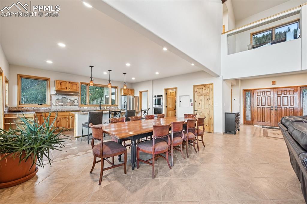 Image 13 of 50: Spacious dining area