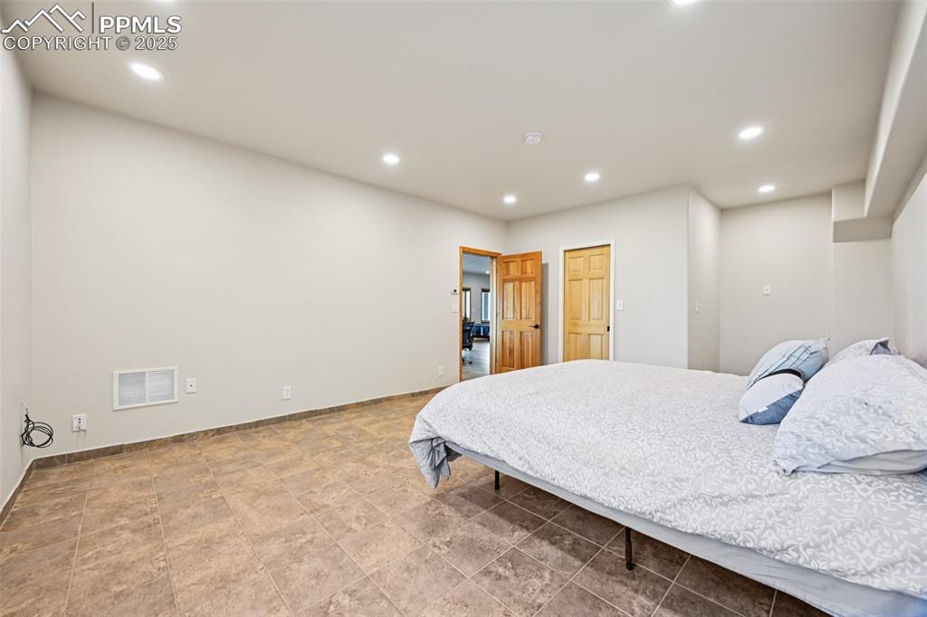 Image 43 of 50: Bedroom 5 with walk in closet