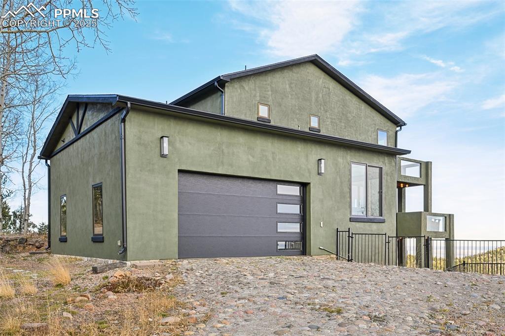 Image 49 of 50: Side of home