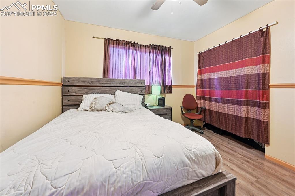 Image 19 of 31: Bedroom