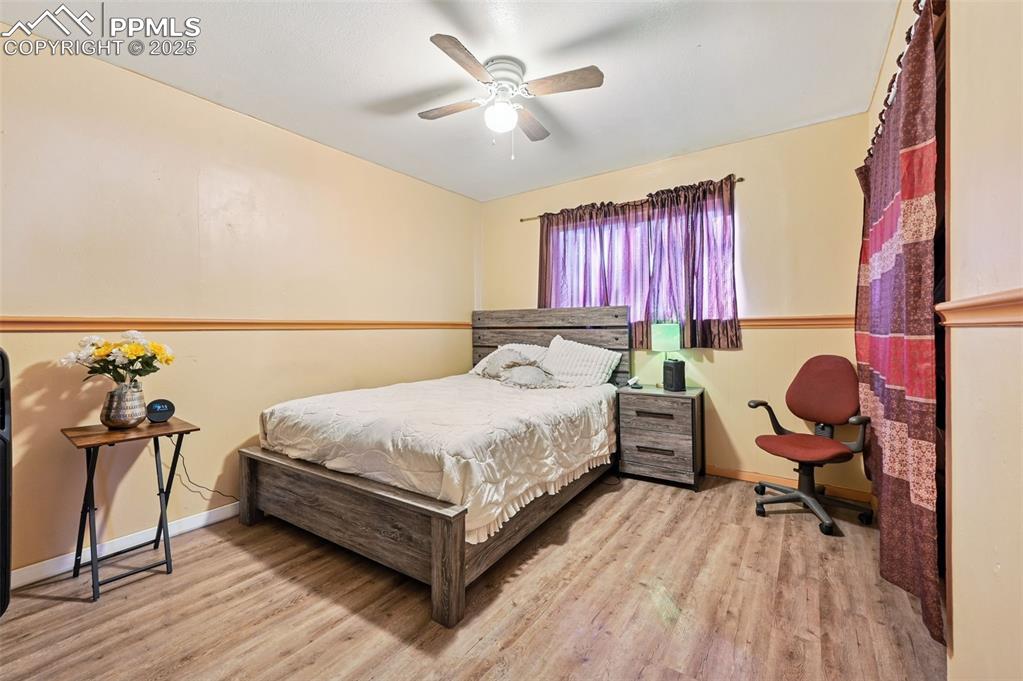 Image 20 of 31: Bedroom