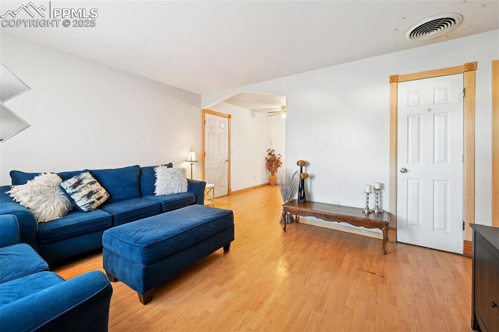 Image 4 of 31: Living Room