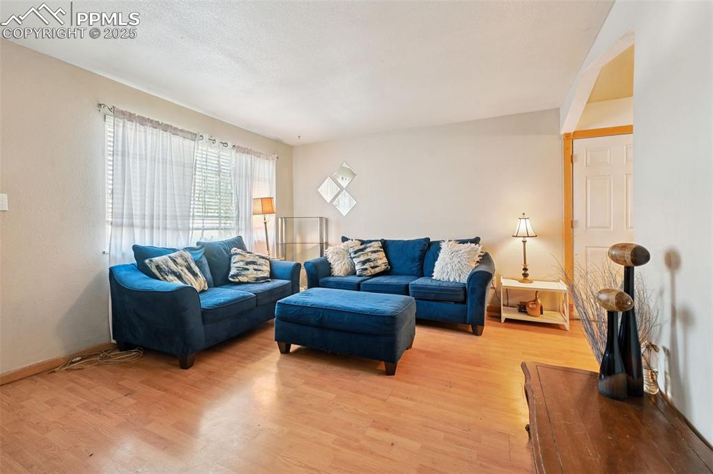 Image 5 of 31: Living Room