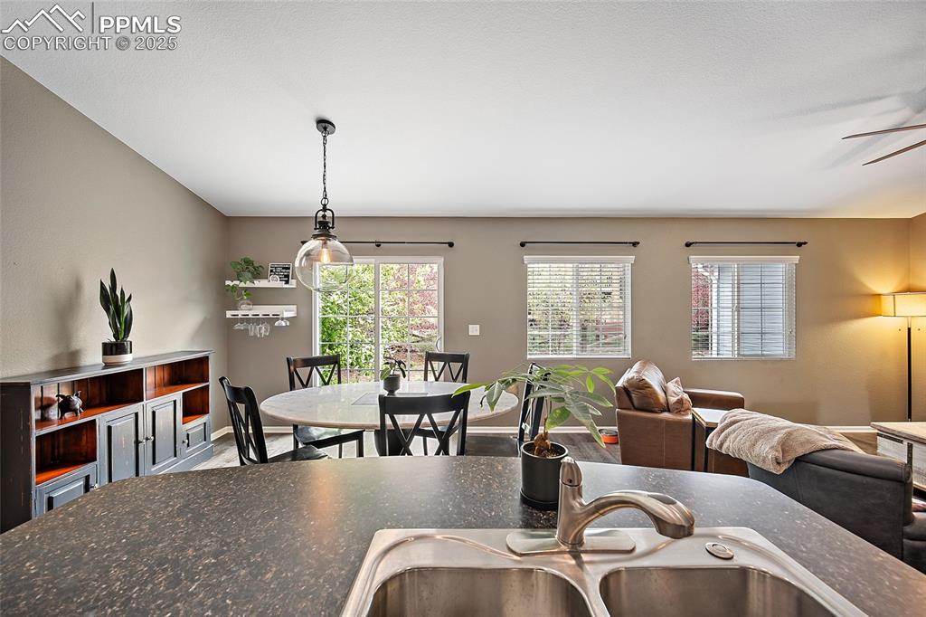 Image 15 of 50: Kitchen