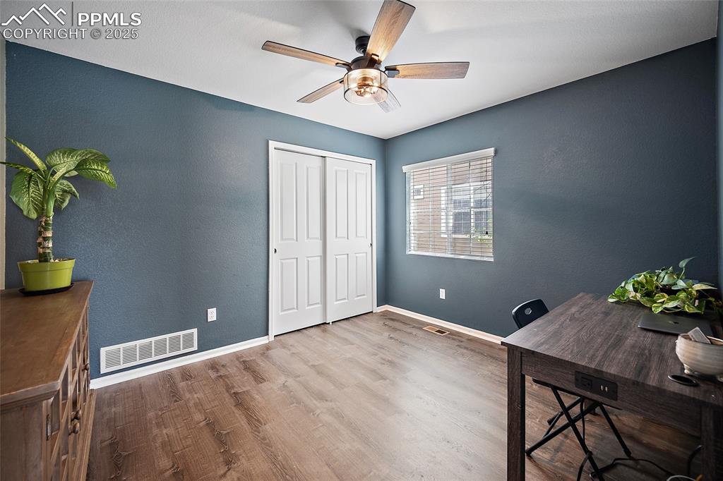 Image 24 of 50: Office