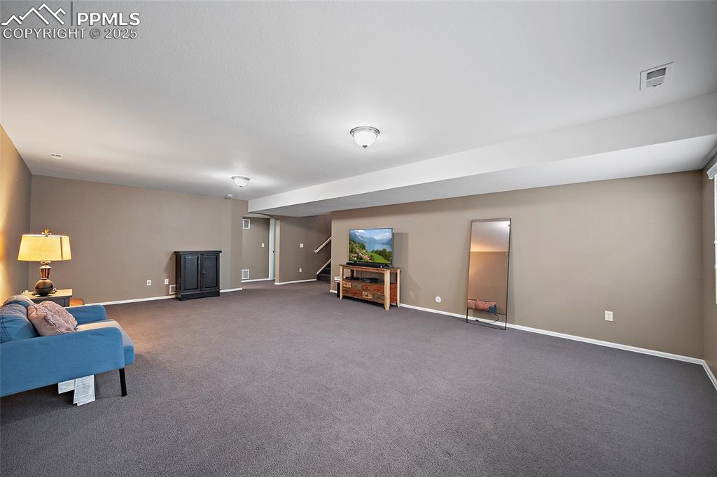 Image 30 of 50: Sitting Room