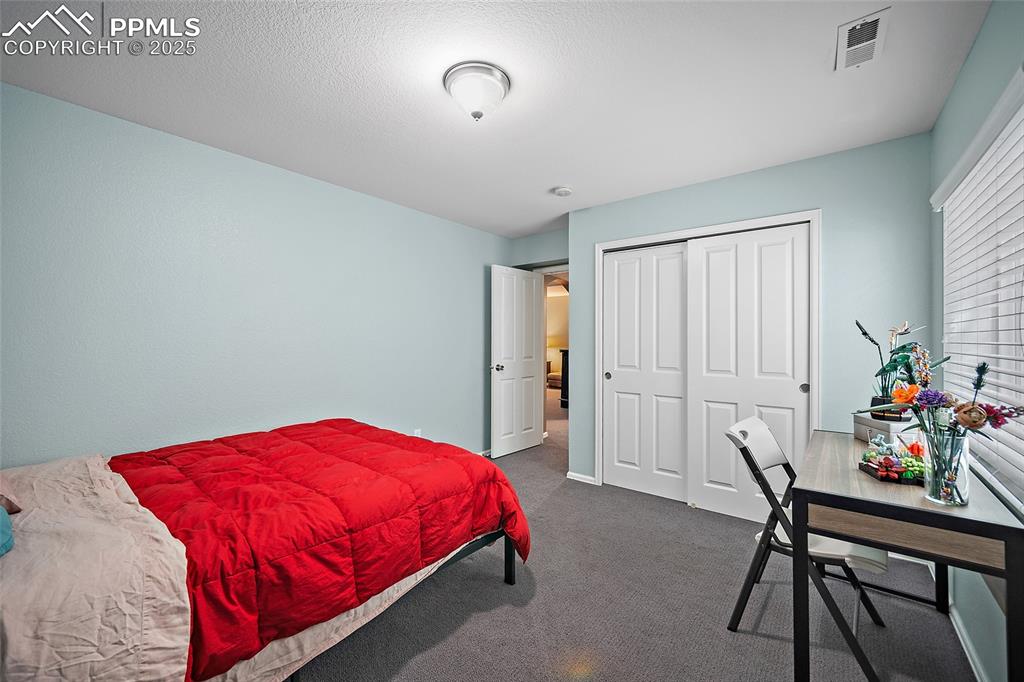 Image 33 of 50: Bedroom