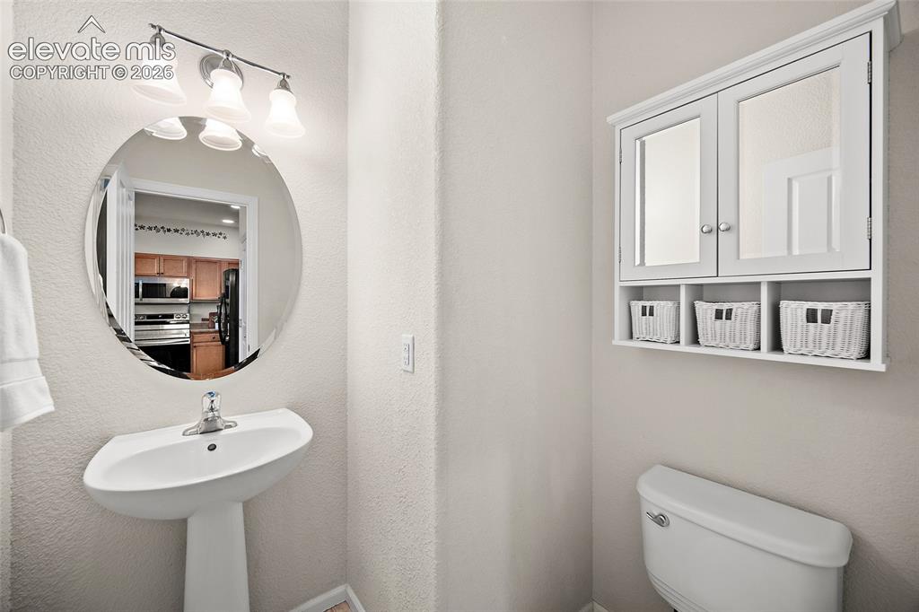 Image 22 of 28: Bathroom