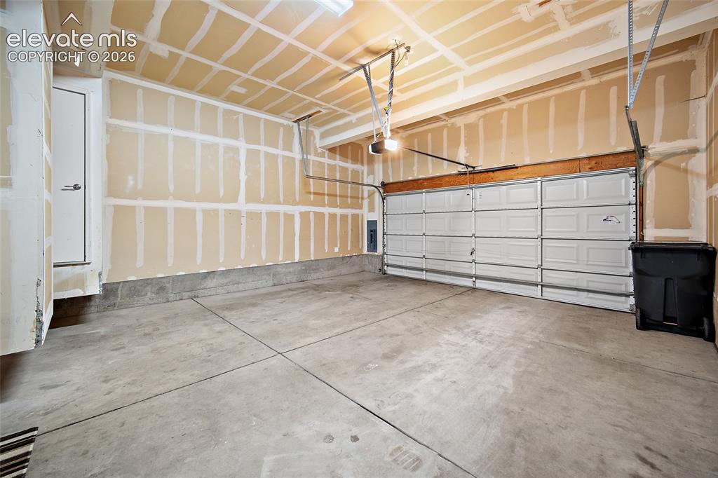 Image 24 of 28: Garage