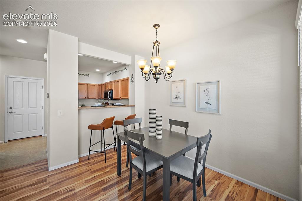 Image 6 of 28: Dining Area