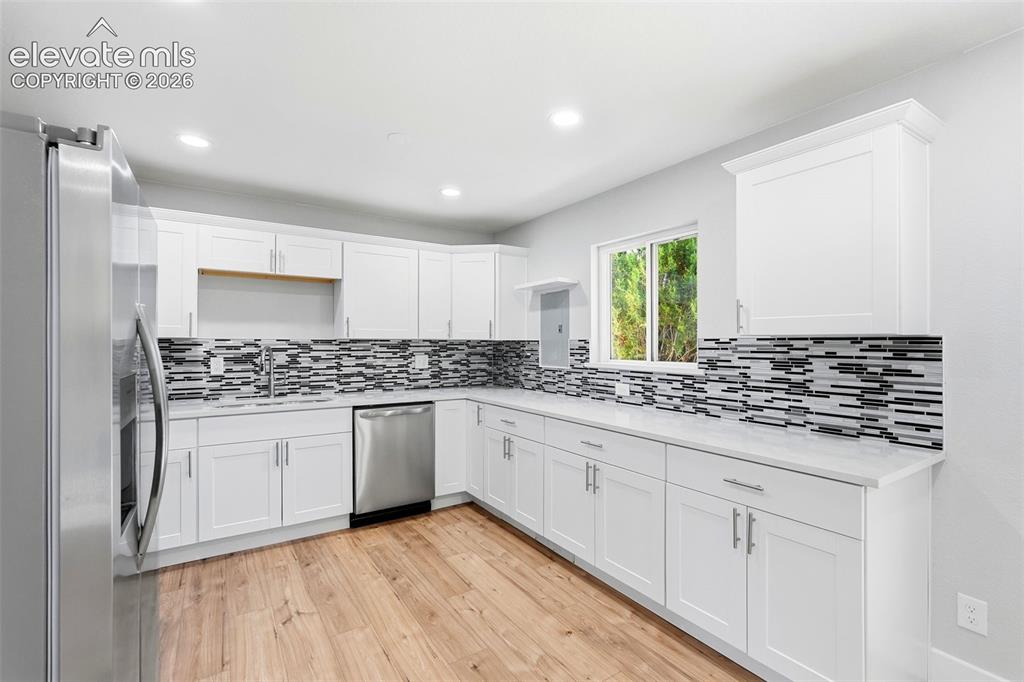 Image 13 of 49: Kitchen