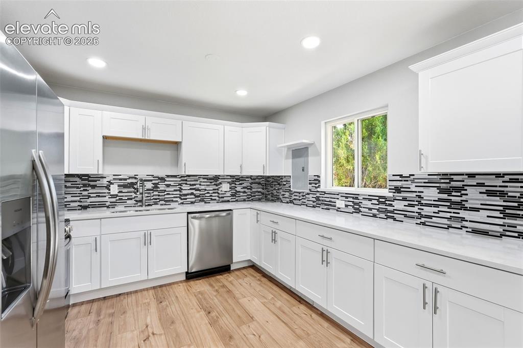 Image 14 of 49: Kitchen