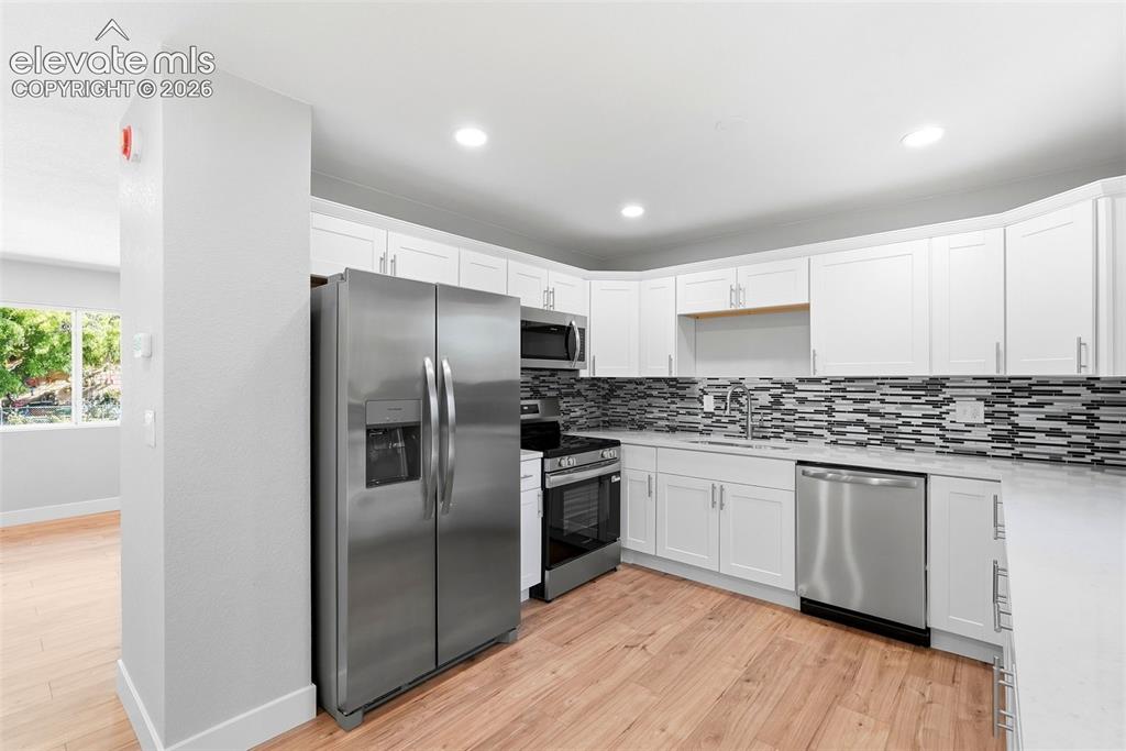 Image 17 of 49: Kitchen