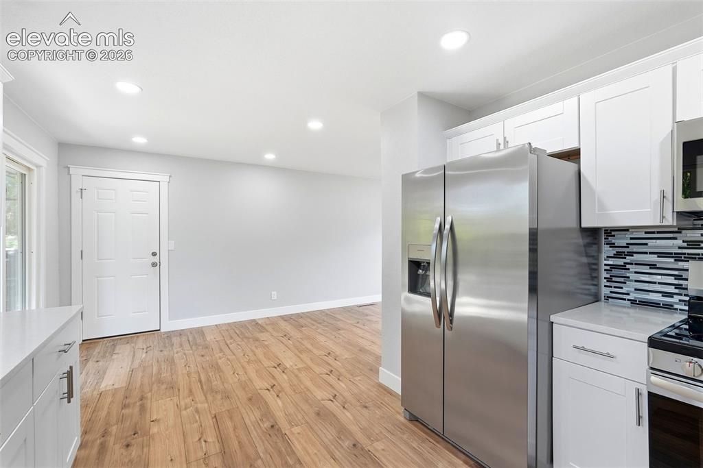 Image 18 of 49: Kitchen