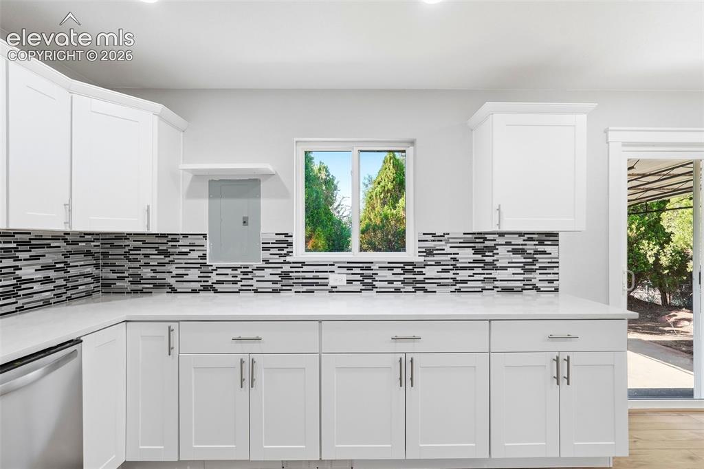 Image 21 of 49: Kitchen