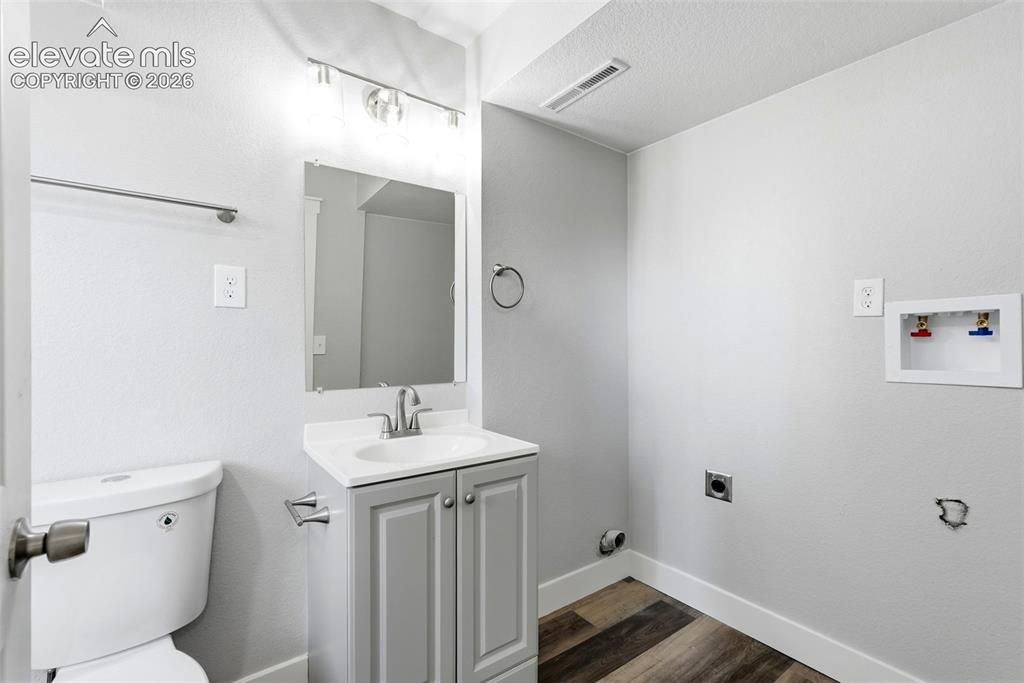 Image 39 of 49: Bathroom