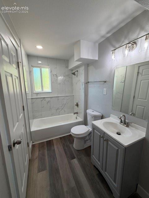 Image 40 of 49: Bathroom